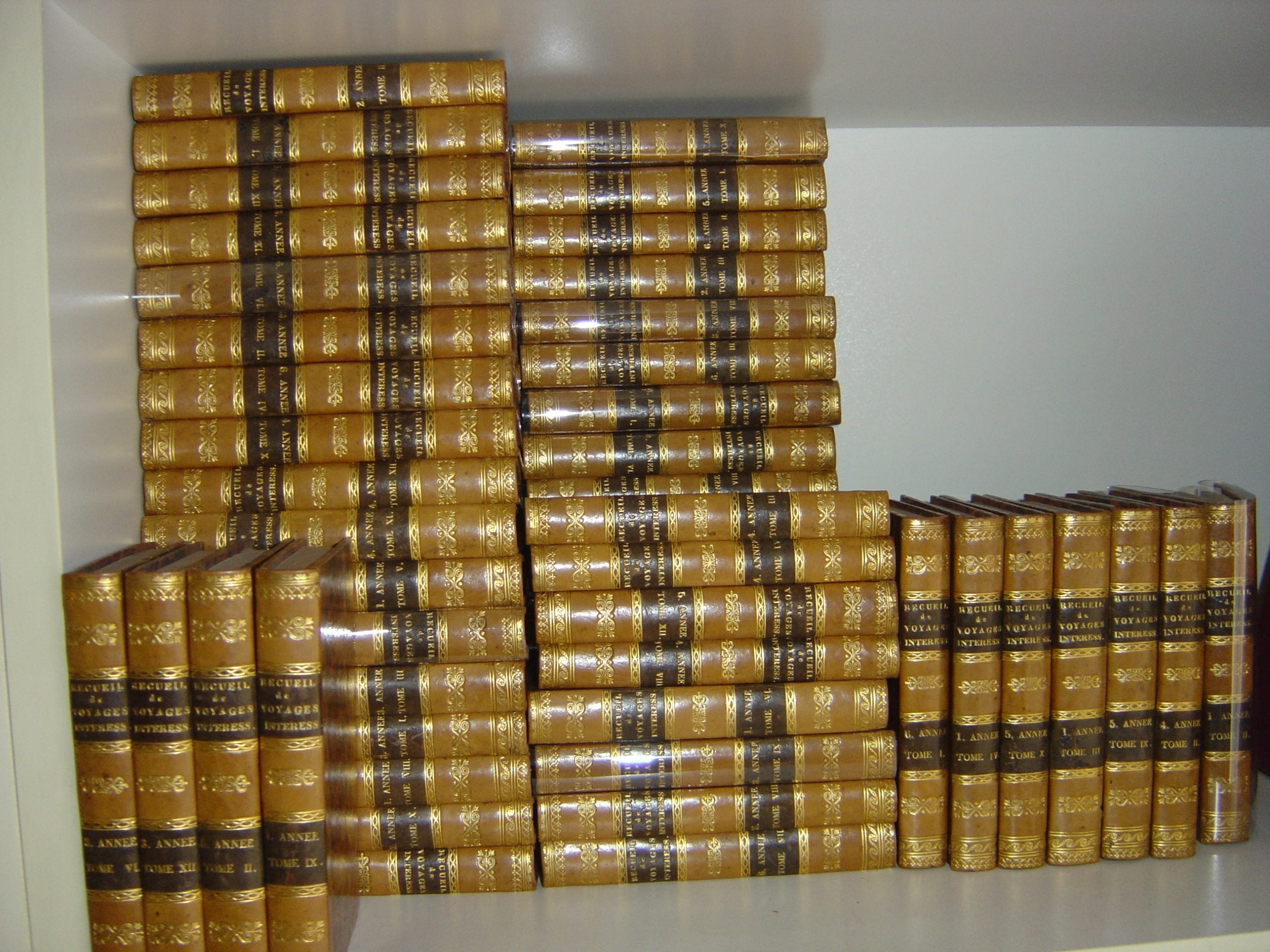 Bibliothèque Géographique et Instructive des Jeunes Gens, ou recueil de voyages intéressants pour l'instruction et l'amusement de la jeunesse. SIXTY-EIGHT VOLUMES.