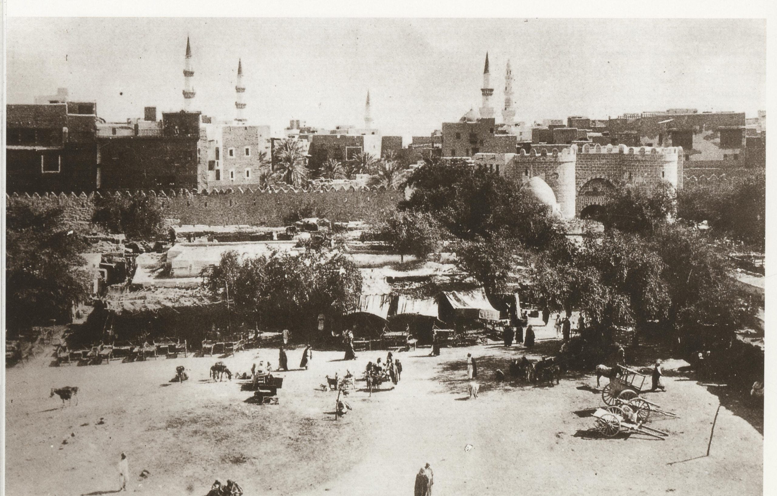 Al Mamlaka al-Arabiya al-Saudia. Suwar Min al-Madi.