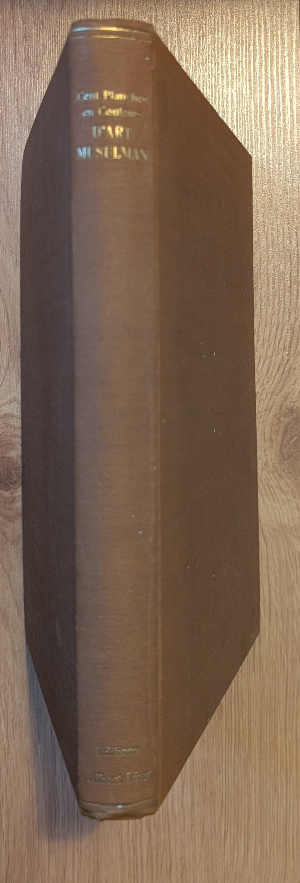 Cent Planches en Couleurs d’Art Musulman. Ceramique, Tissus, Tapis