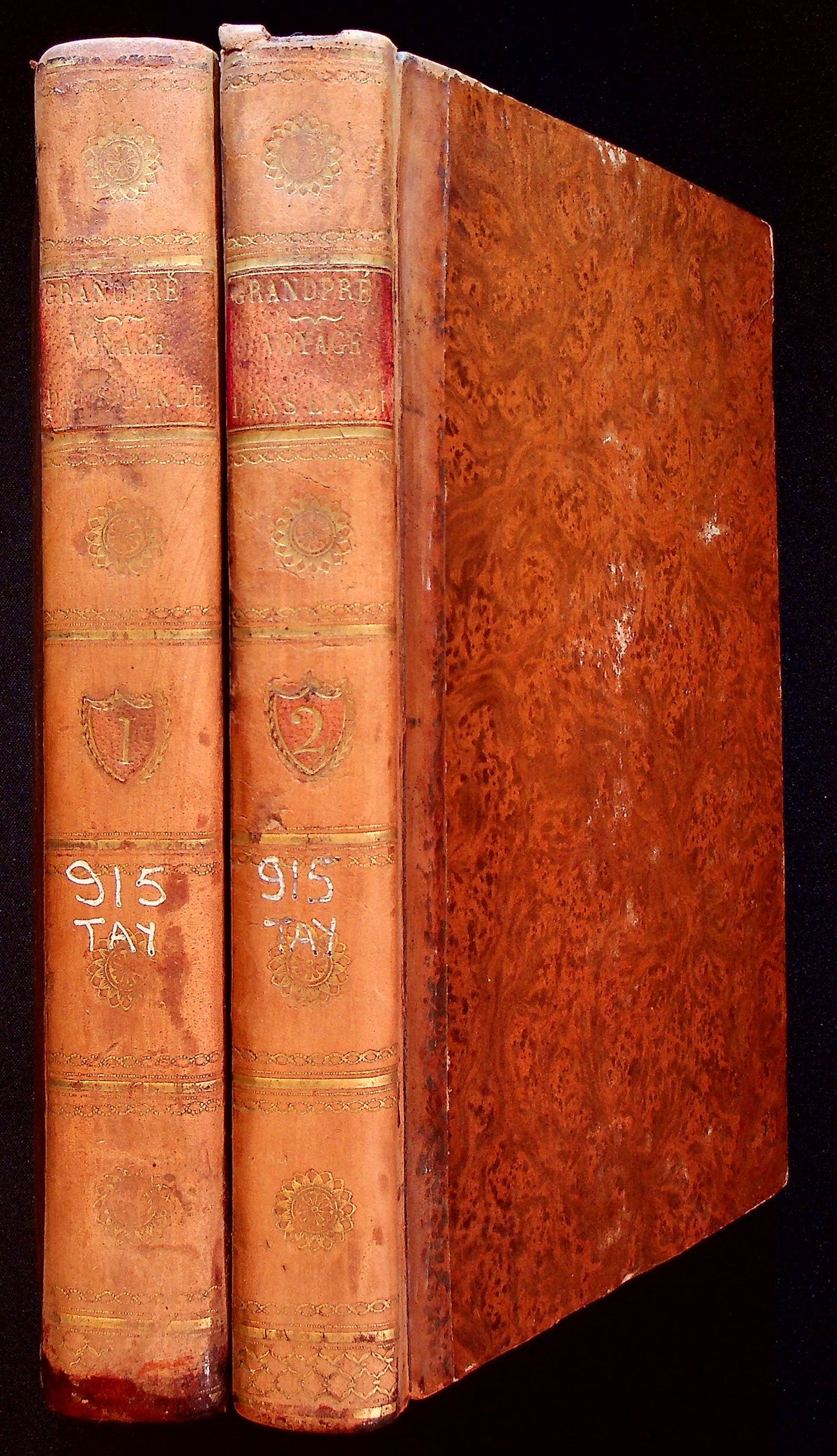 Voyage dans l’Inde au Travers du Grand Desert, par Alep, Antioche, et Bassora. Ouvrage où l'on trouve des observations curieuses sur l'histoire, les moeurs, et le commerce des Mainotes, des Turcs, et des Arabes du désert … TWO VOLUMES.